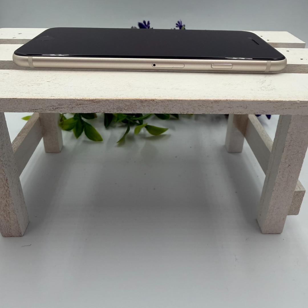 【美品】iPhone SE第3世代 64GB スターライト 405