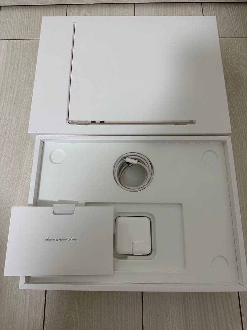 MacBook Air M2 8コアCPU 10コアGPU スターライト