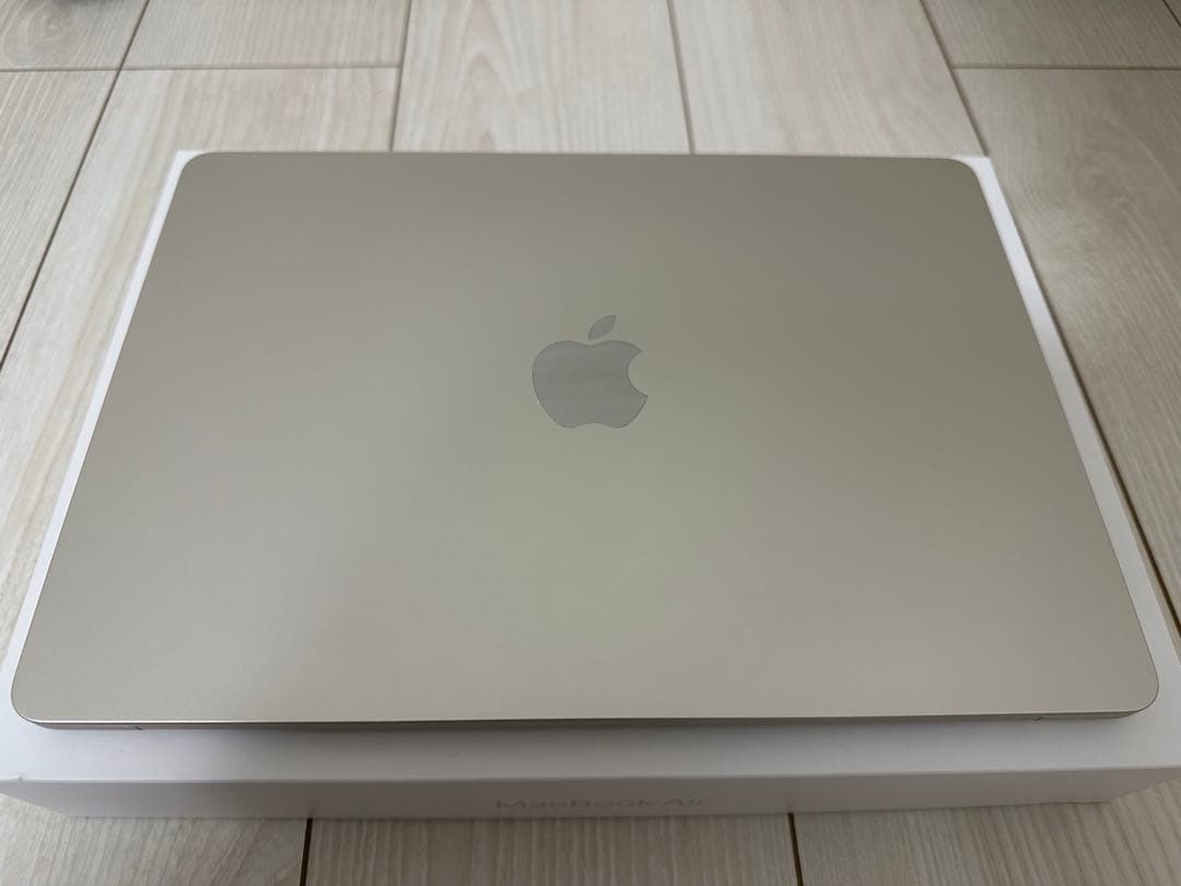 MacBook Air M2 8コアCPU 10コアGPU スターライト