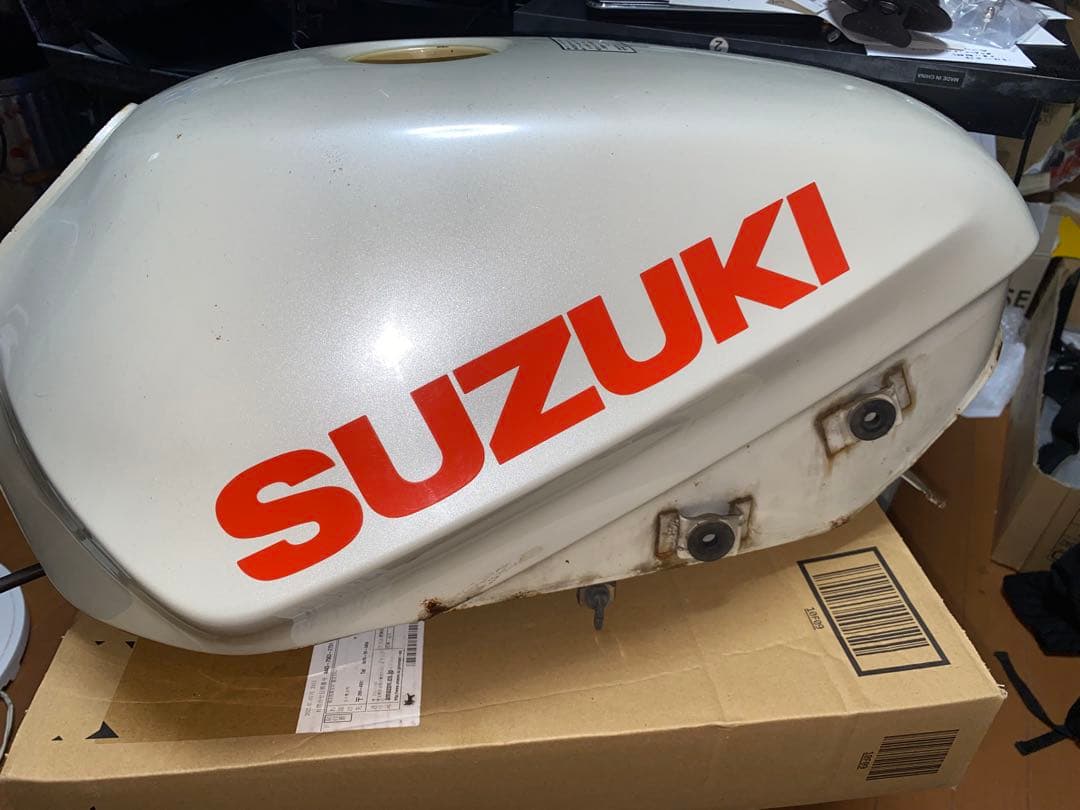 SUZUKI GSX750S 3型　純正タンク ホワイト