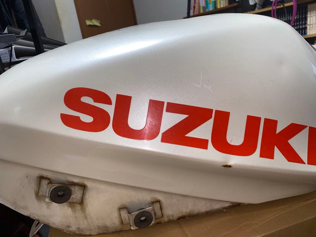 SUZUKI GSX750S 3型　純正タンク ホワイト