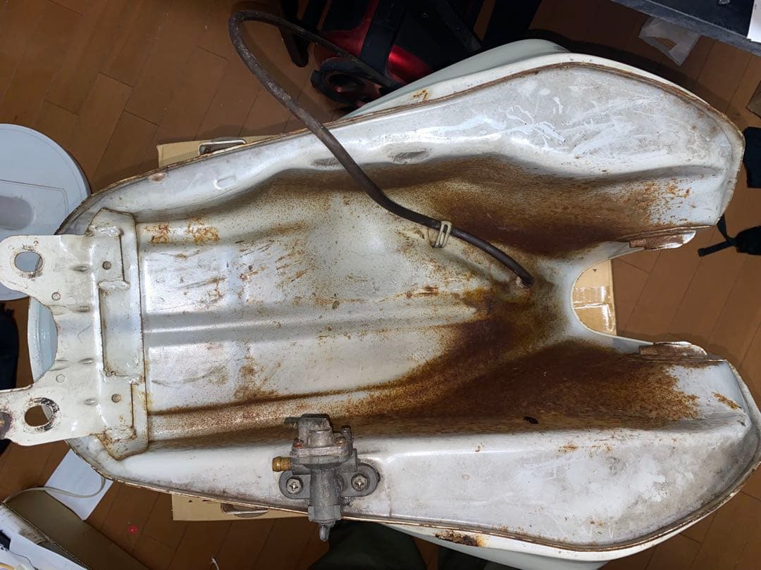 SUZUKI GSX750S 3型　純正タンク ホワイト