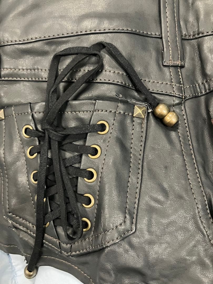 d.i.aスタッズ付きブラックレザーショートパンツ25サイズ