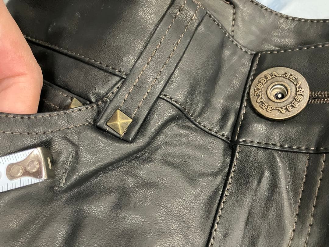 d.i.aスタッズ付きブラックレザーショートパンツ25サイズ