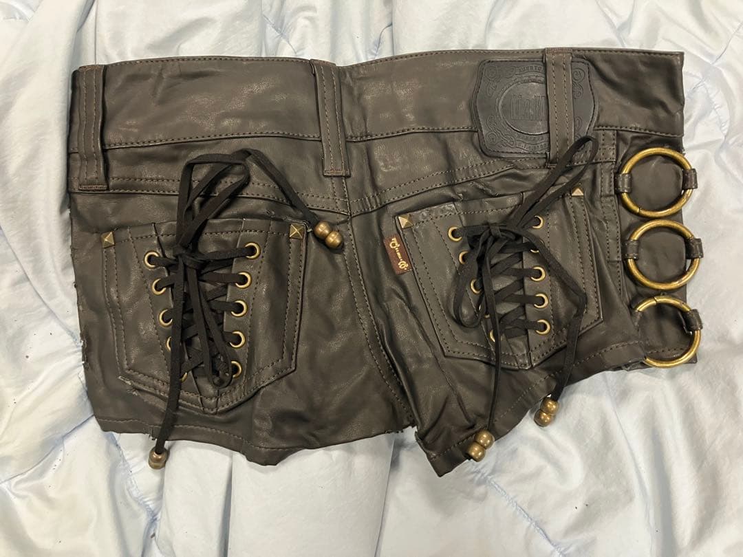 d.i.aスタッズ付きブラックレザーショートパンツ25サイズ