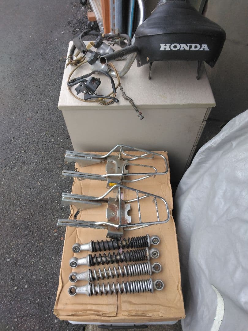 モンキーの部品いろいろです。