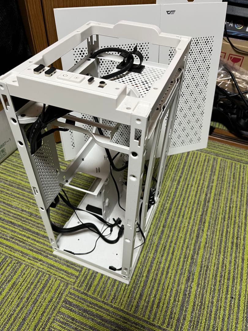 DLH 21 ホワイト PCケース