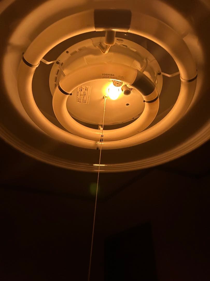 TOSHIBALEDシーリングライト 円形 ホワイト 調光機能付き
