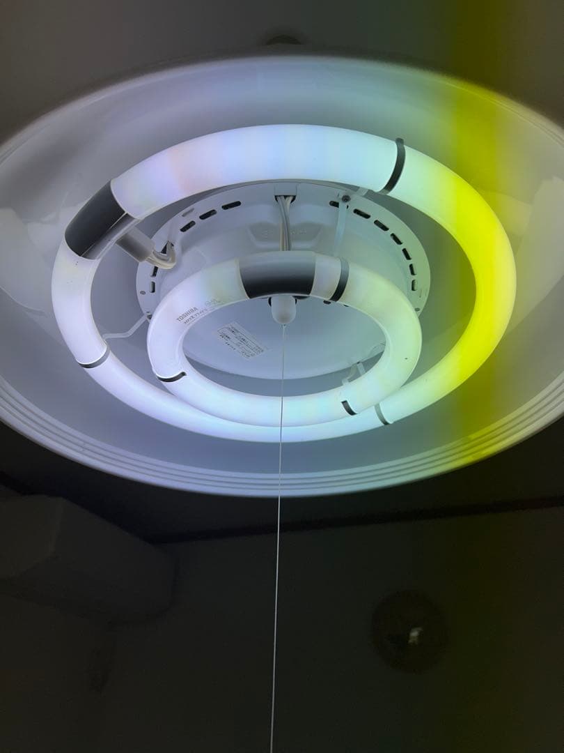 TOSHIBALEDシーリングライト 円形 ホワイト 調光機能付き