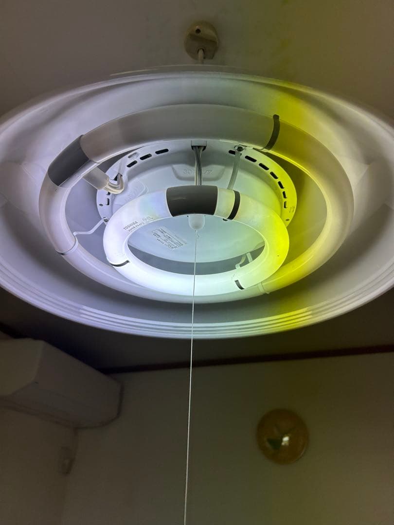 TOSHIBALEDシーリングライト 円形 ホワイト 調光機能付き