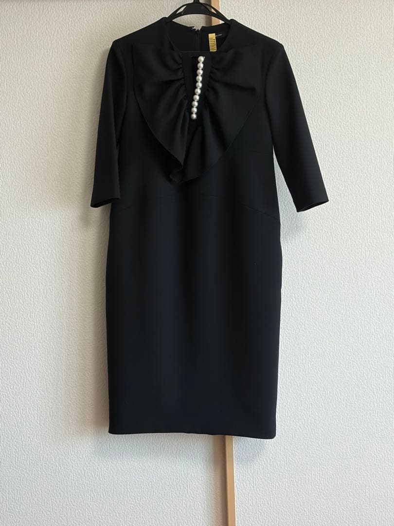 YKOCHAN ボリュームラッフルパールスリットラインドレス（黒）