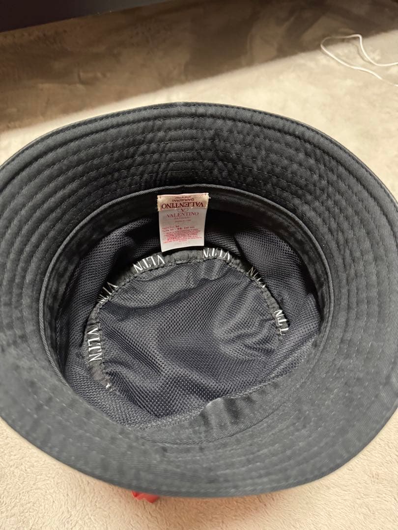 バレンティノ　バケットハット