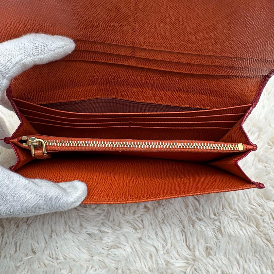 ✨美品✨プラダ　長財布　メタルロゴ　バイカラー　サフィアーノレザー　赤　オレンジ