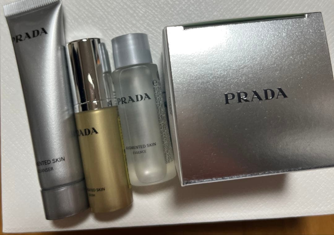 PRADA オーグメンテッド スキン ディスカバリー キット
