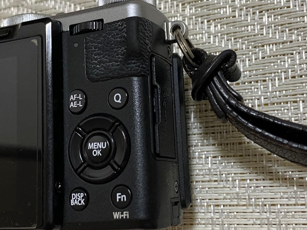 【純正カバー付】 富士フイルム Fujifilm X70 デジタルカメラ