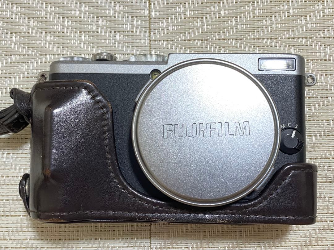 【純正カバー付】 富士フイルム Fujifilm X70 デジタルカメラ