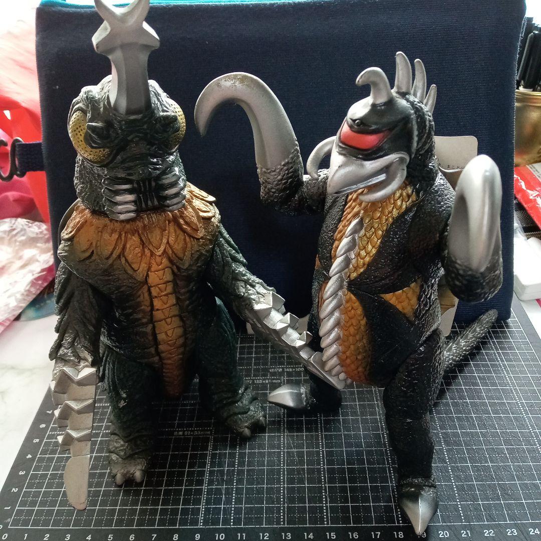 懐かしの昭和特撮「極悪怪獣コンビ」ソフビフィギュアセット