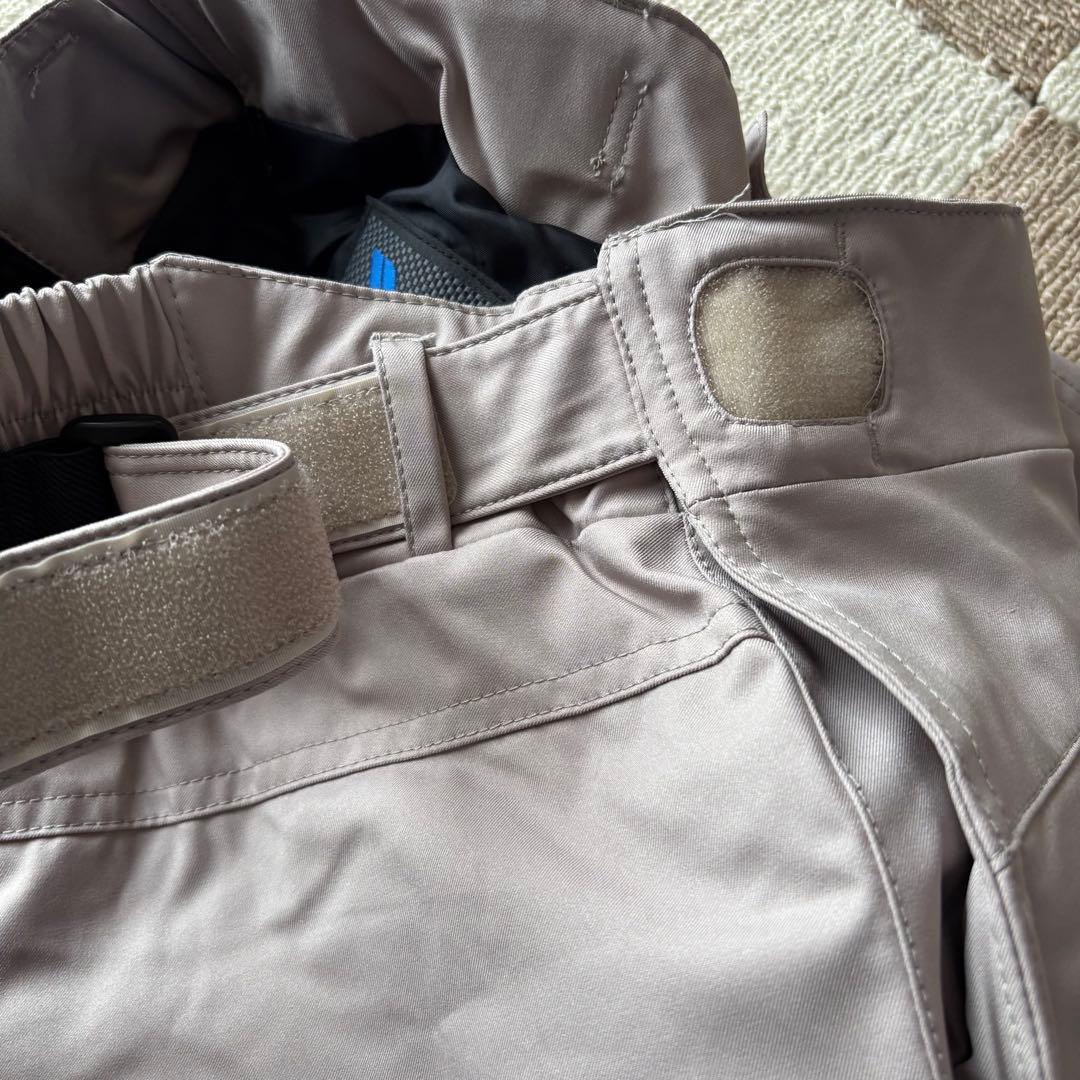 スノーウィ　PHENIXホワイトジャケットとライトページュのパンツセット