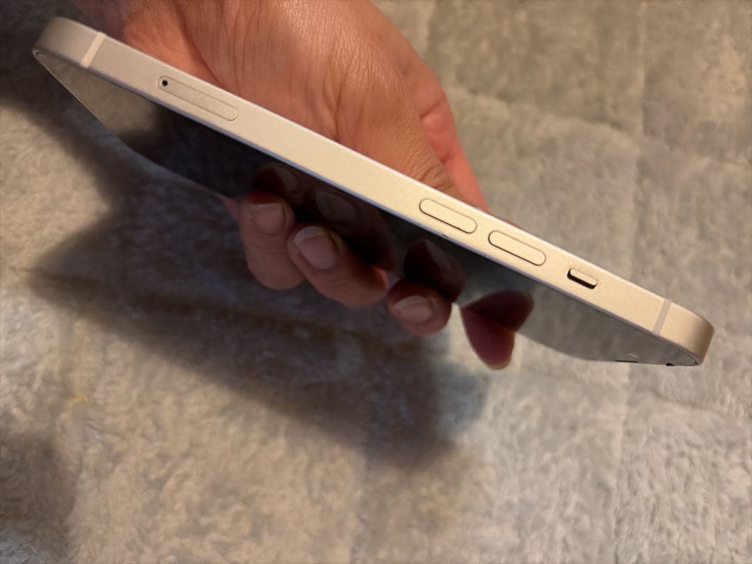 Apple iPhone 13 ホワイト 本体　キズあり　中古