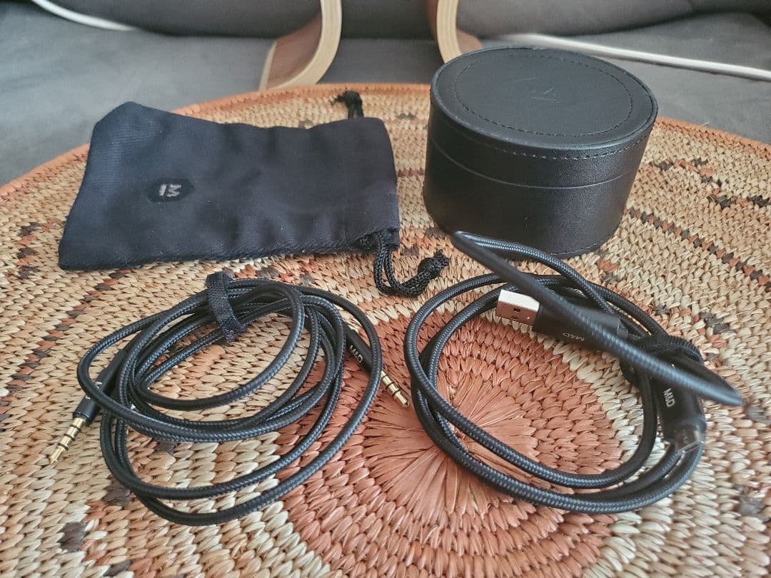 Master & Dynamic MW60 (TAG Heuerコラボ限定品)