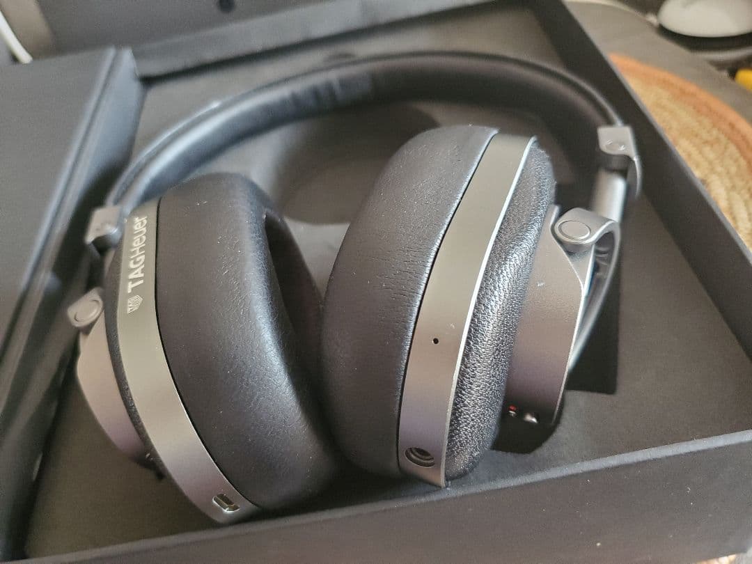 Master & Dynamic MW60 (TAG Heuerコラボ限定品)