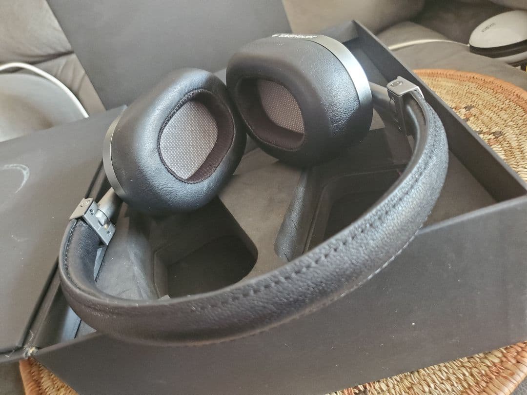 Master & Dynamic MW60 (TAG Heuerコラボ限定品)