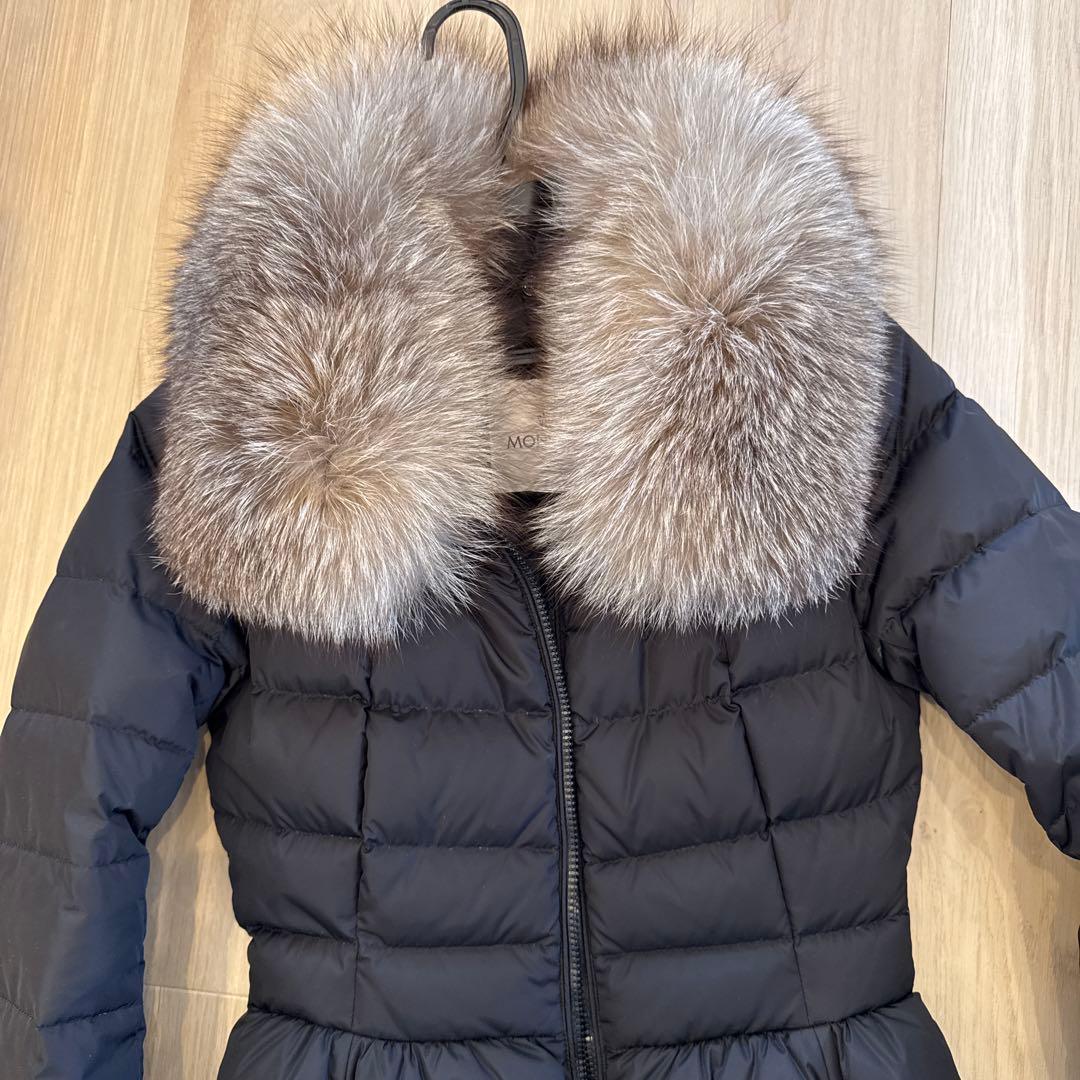 モンクレールブラックダウンコート ファー襟付き