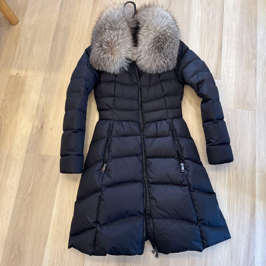 モンクレールブラックダウンコート ファー襟付き