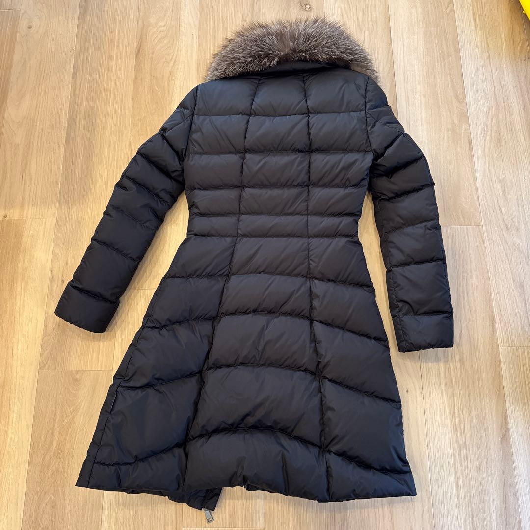 モンクレールブラックダウンコート ファー襟付き