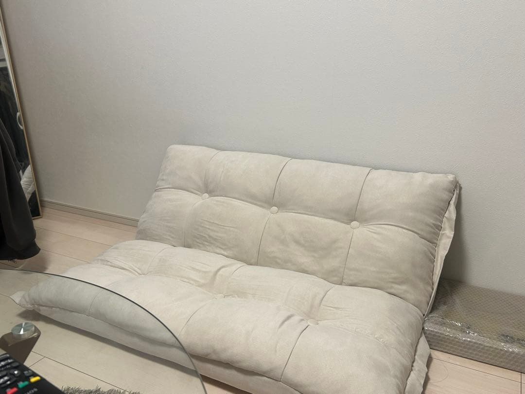 シンプル ホワイト 座椅子 ボタン付き