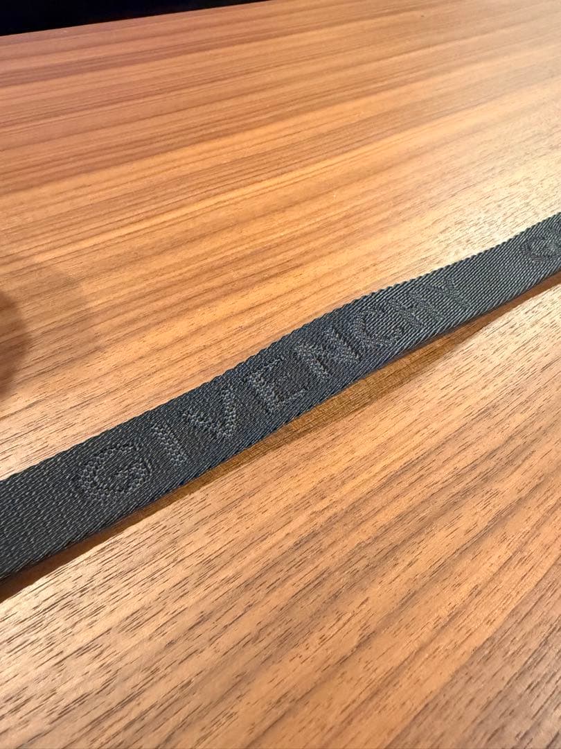 GIVENCHYネックストラップ　キーリングネックレス　ブラック