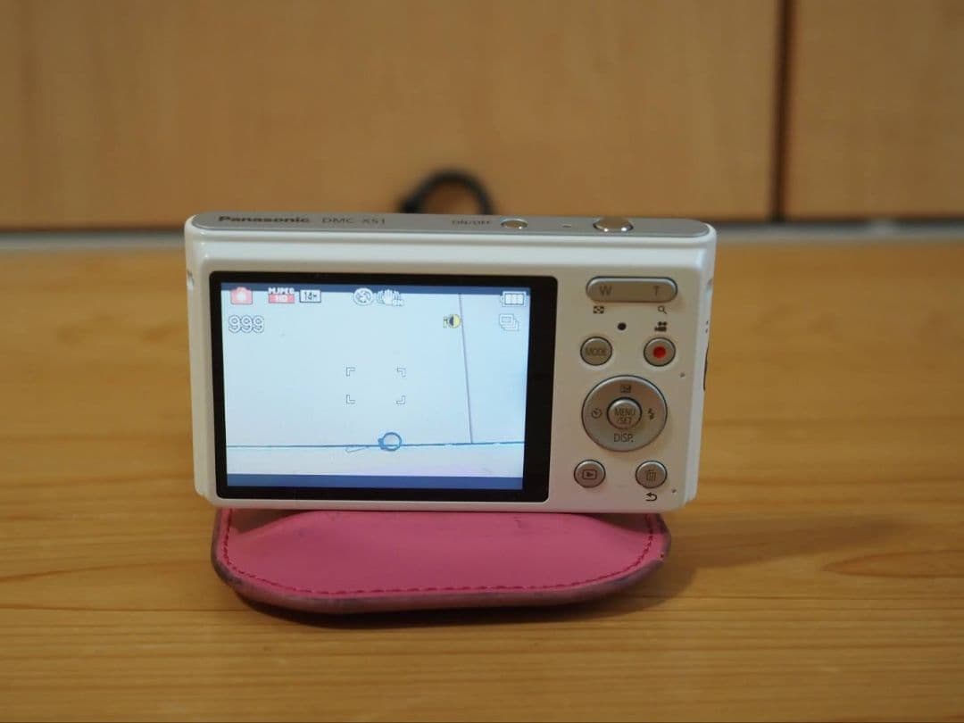 パナソニックのコンパクトデジカメ　LUMIX DMC-XS1