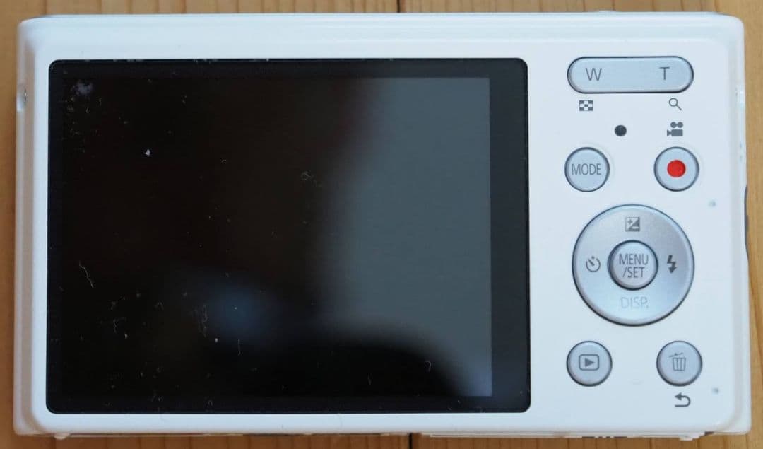 パナソニックのコンパクトデジカメ　LUMIX DMC-XS1