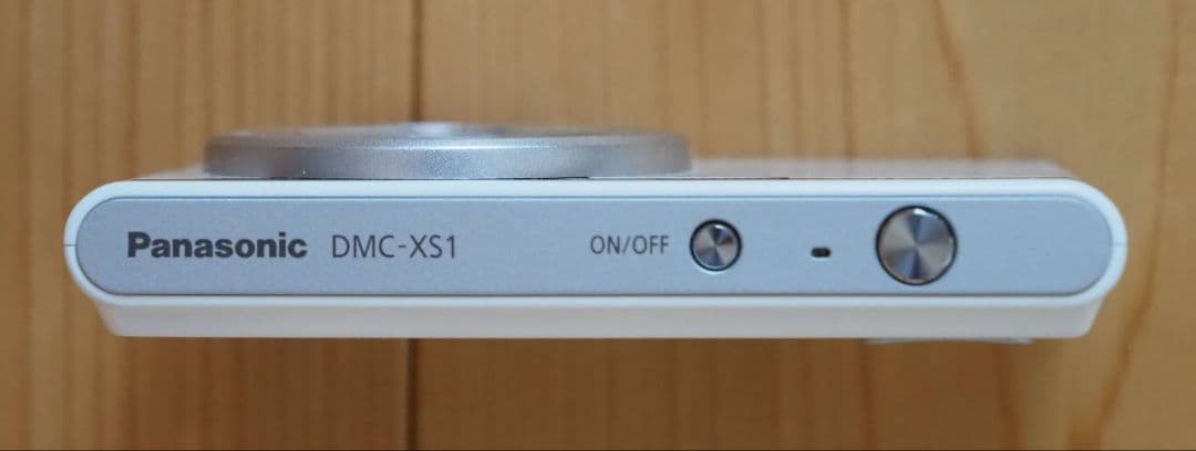 パナソニックのコンパクトデジカメ　LUMIX DMC-XS1