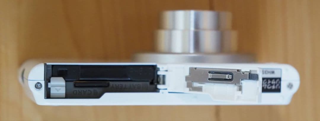 パナソニックのコンパクトデジカメ　LUMIX DMC-XS1