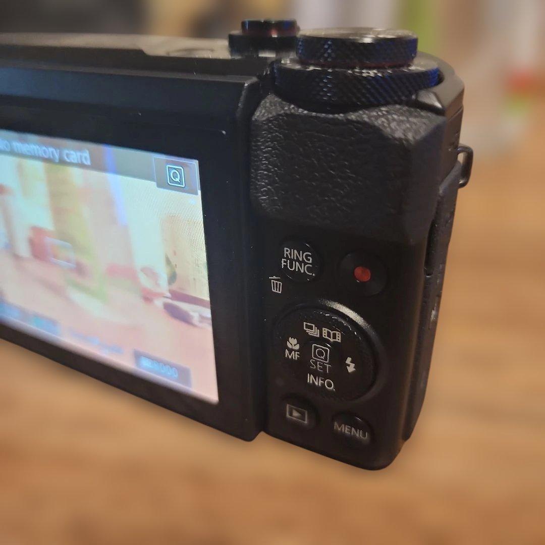 り*ん様 Canon PowerShot G7X Mark II 本体と充電器バ