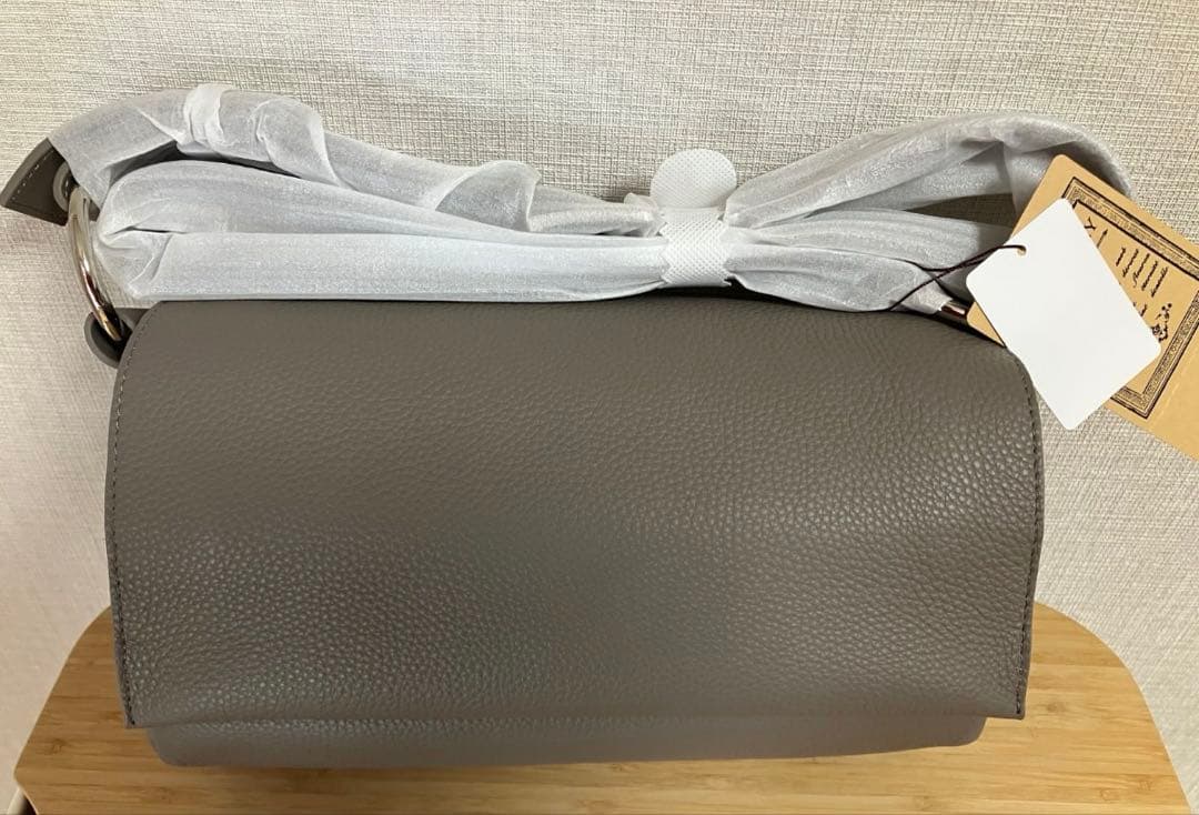 ビアズリー beardsley⭐︎レザーボディバッグ