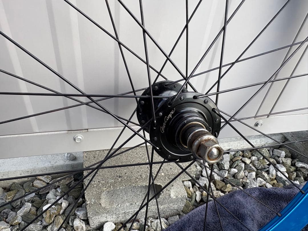 送料込みに変更　H PLUS SON EERO 26インチ　完組ホイール