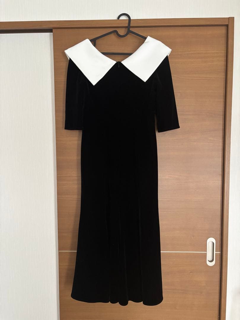 Lejaアシンメトリービッグカラーベロアマーメイドドレス