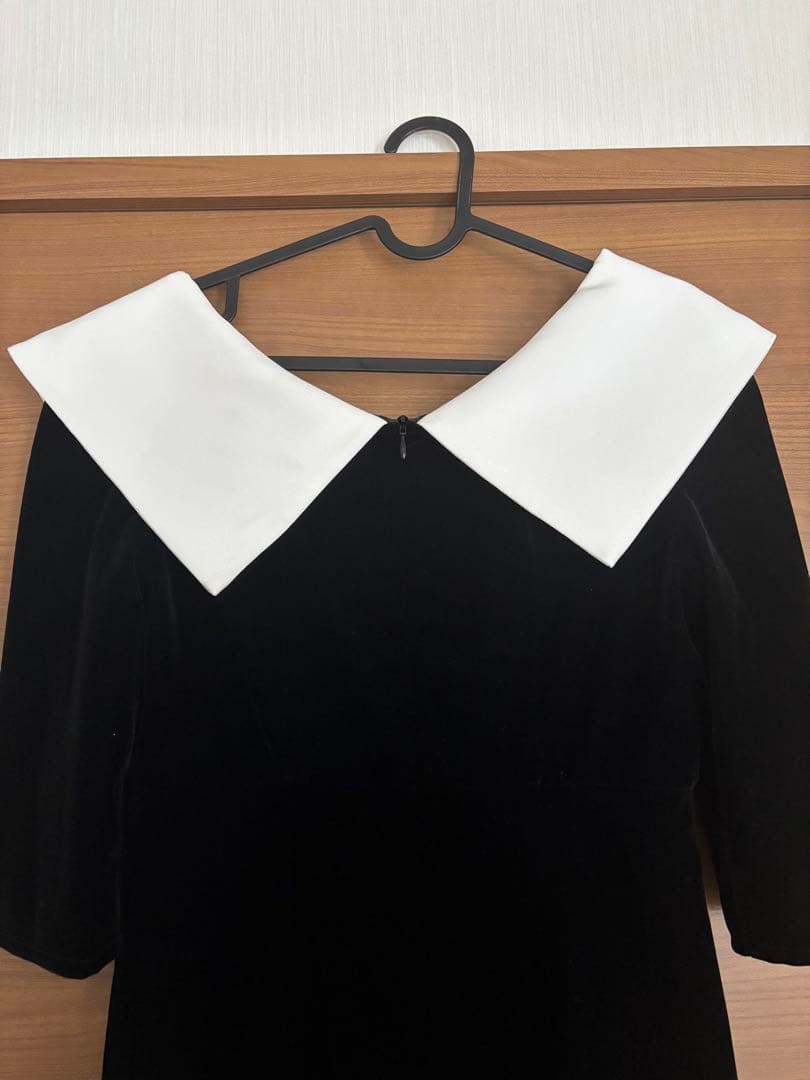 Lejaアシンメトリービッグカラーベロアマーメイドドレス