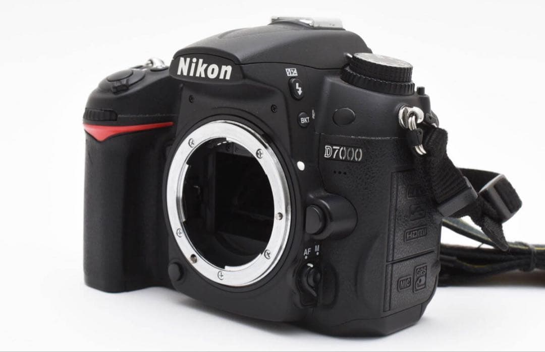 ニコン デジタル一眼カメラ D7000 ボディ 一眼レフ　中古　ストラップ