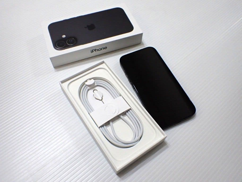 【未使用 動作確認済iPhone16 128GB ブラック SIMフリー5G対応