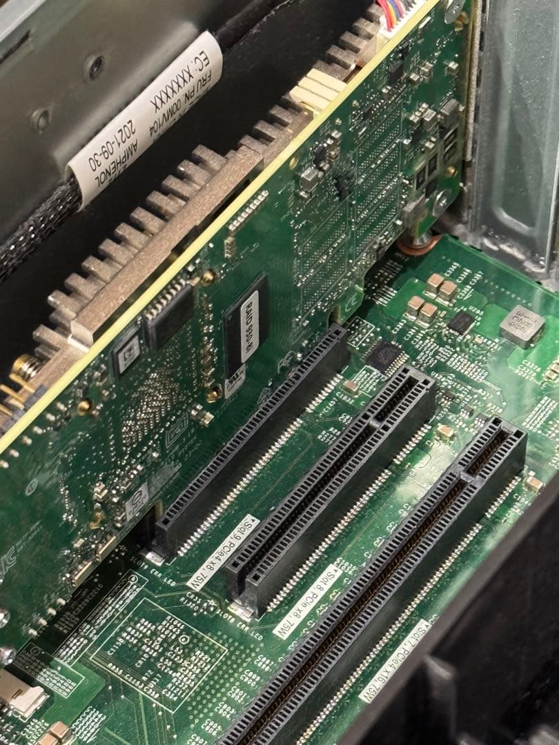 ThinkSystem ST650 V2 7Z74 タワー・ラックマウントサーバ