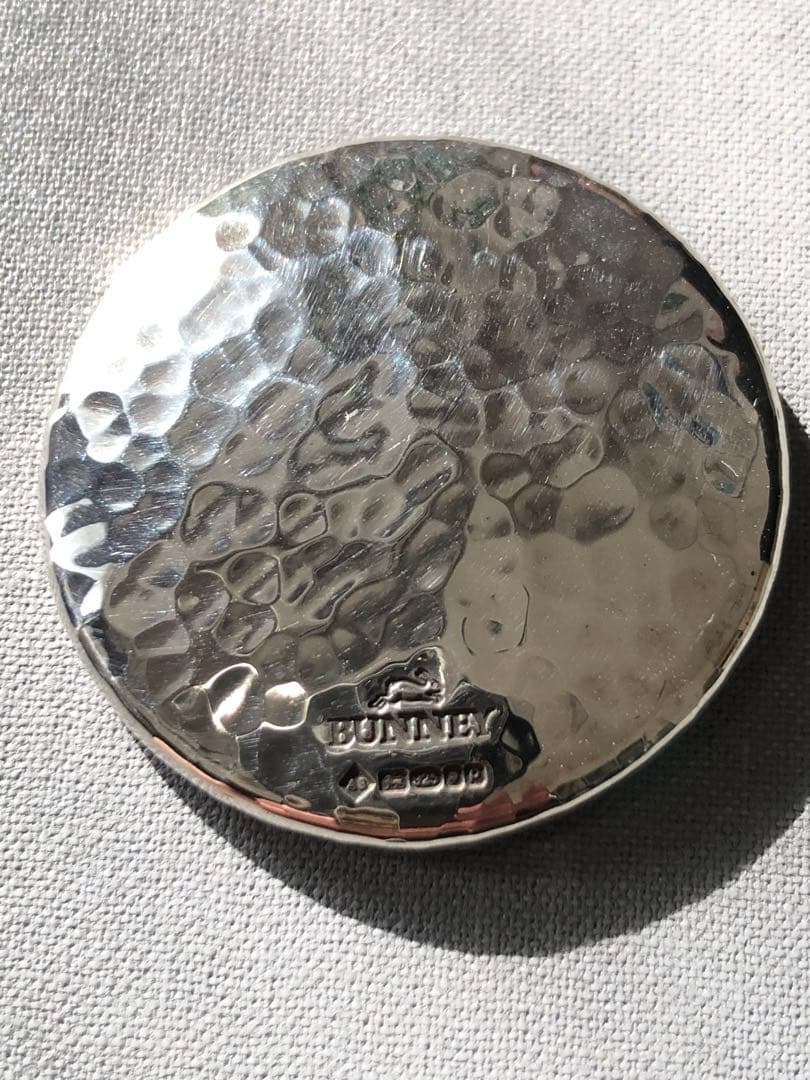 BUNNEY バニー 34mm HAMMERED BADGE バッジ