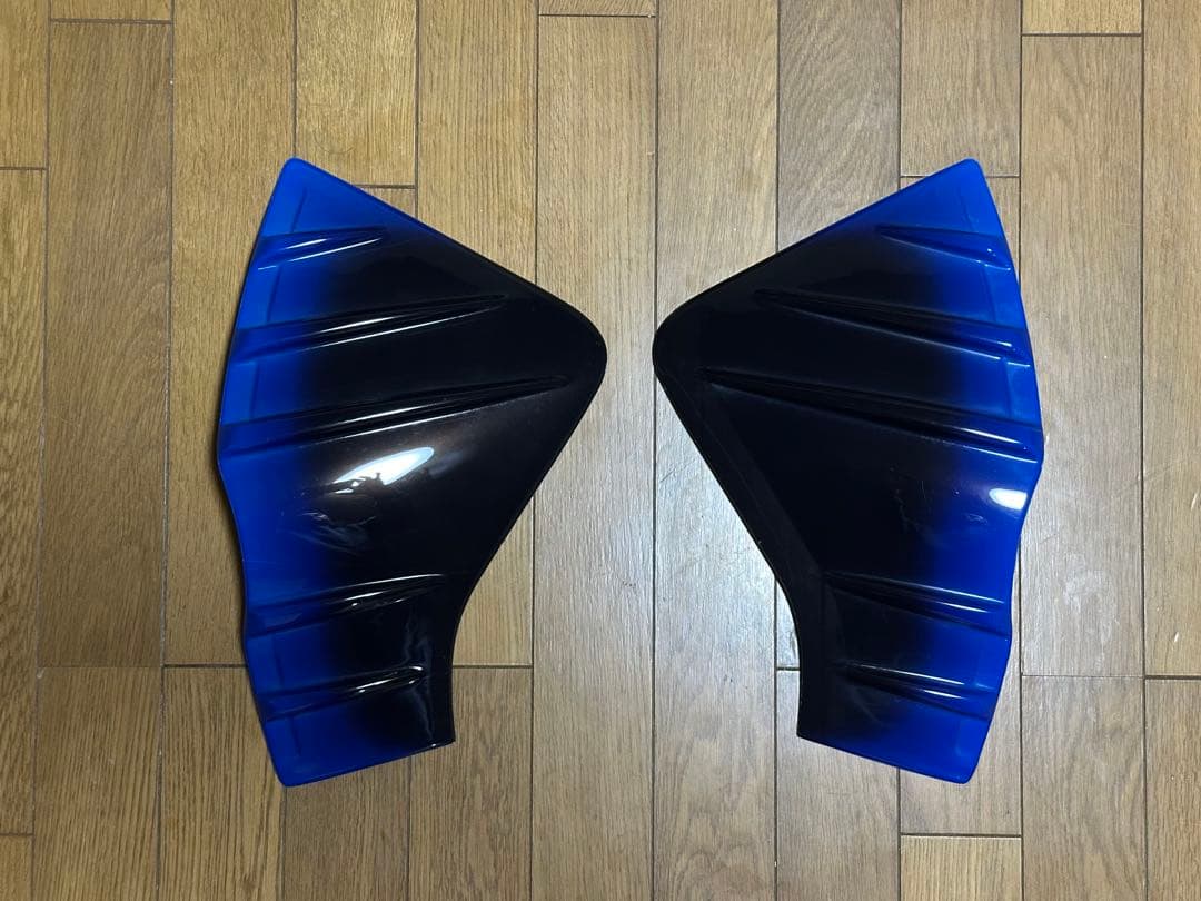 プリウスα用モデリスタ製リアランプカバー黒ハイブリッドエンブレム付dai