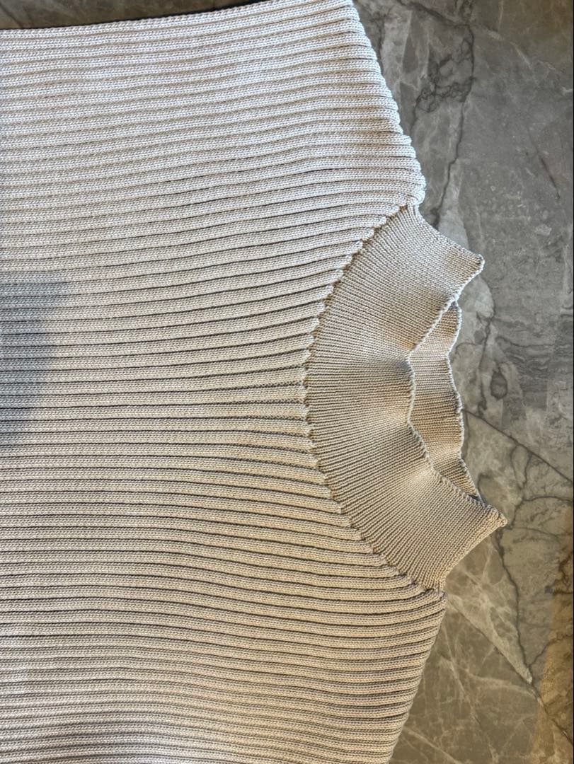 美品/ anuans /ノースリーブホールガーメントニットワンピース