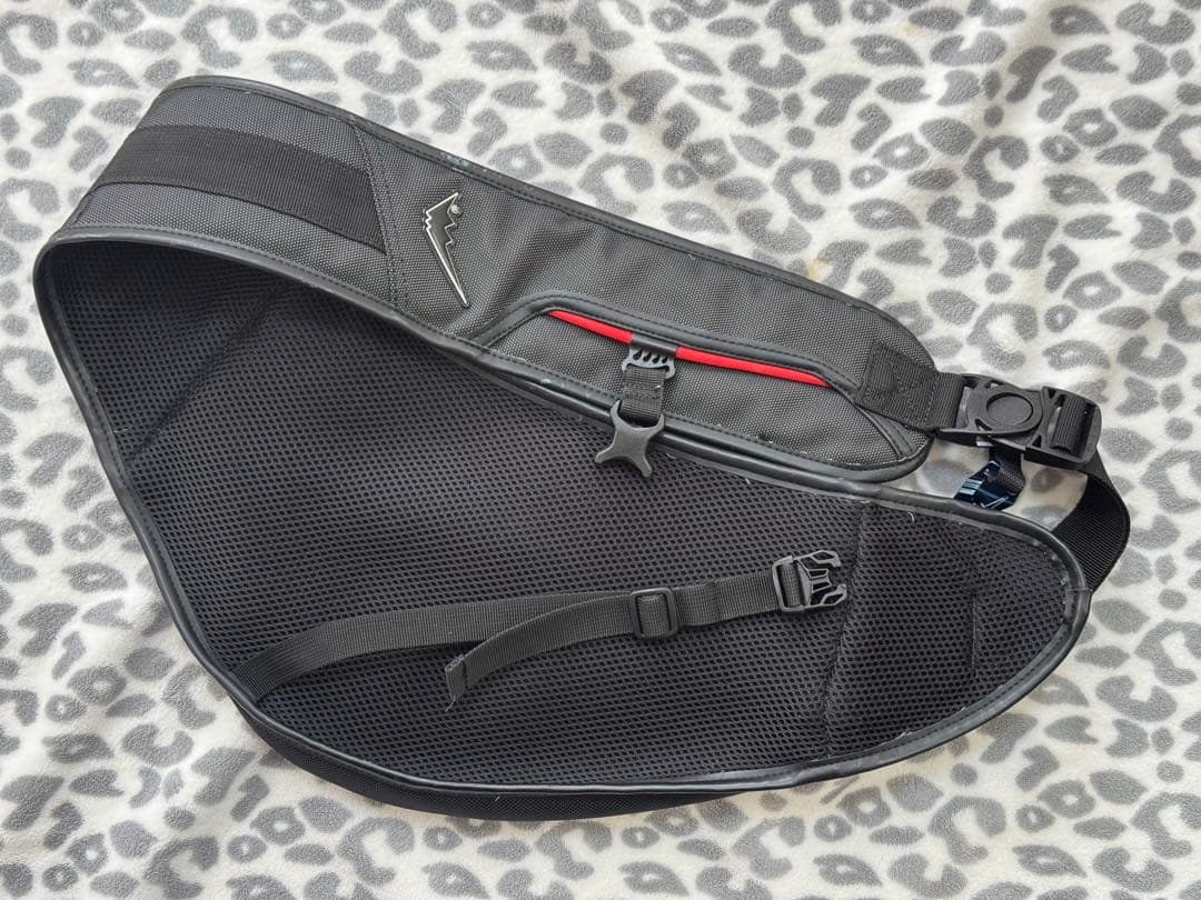 美品 KUSHITANI クシタニ K-3603 ワンショルダーバッグ