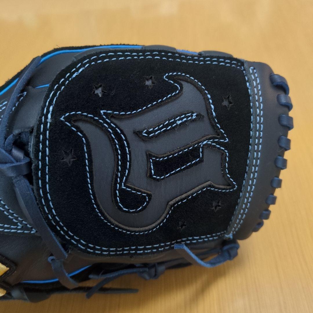 Under Armour 軟式野球グローブ 山崎康晃選手サイン入り 黒/青