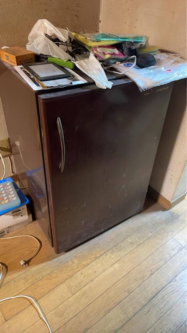 取りに来たら2万円　コンパクトワインセラー ダークブラウン 1ドア