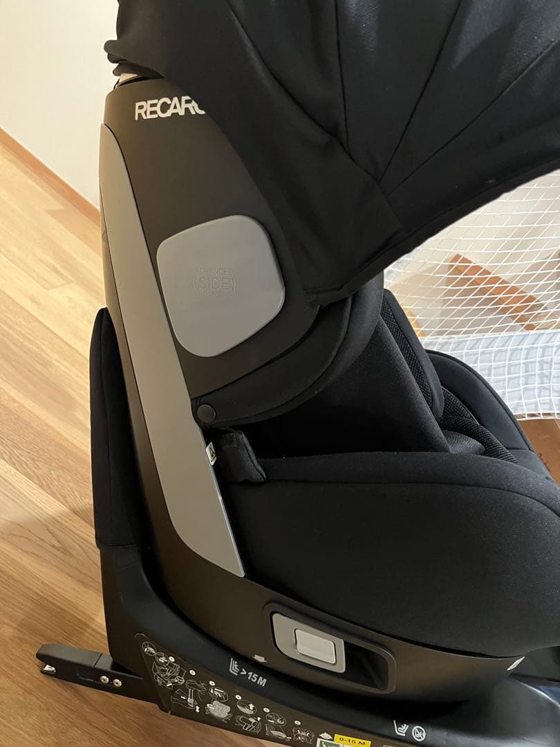 貴重　RECARO salia J ブラック チャイルドシート